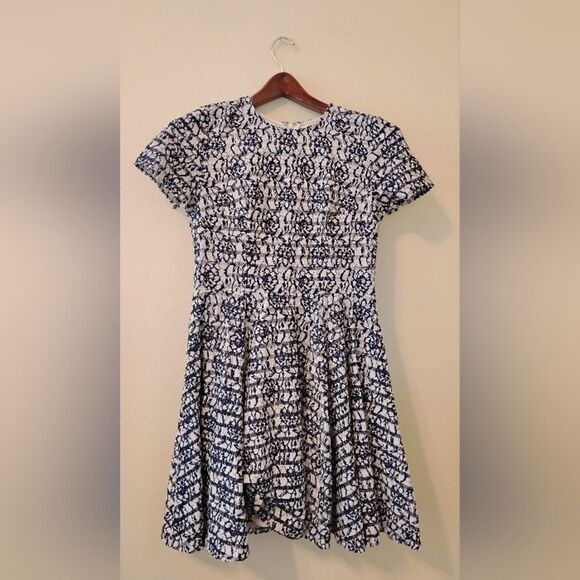 Dress with sleeves a-line - Picture 1 of 10